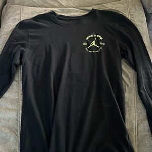 Jordan men’s small long sleeve shirt